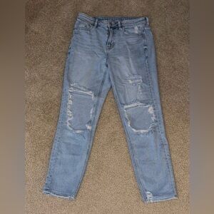 American Eagle Ripped Mom Jeans!